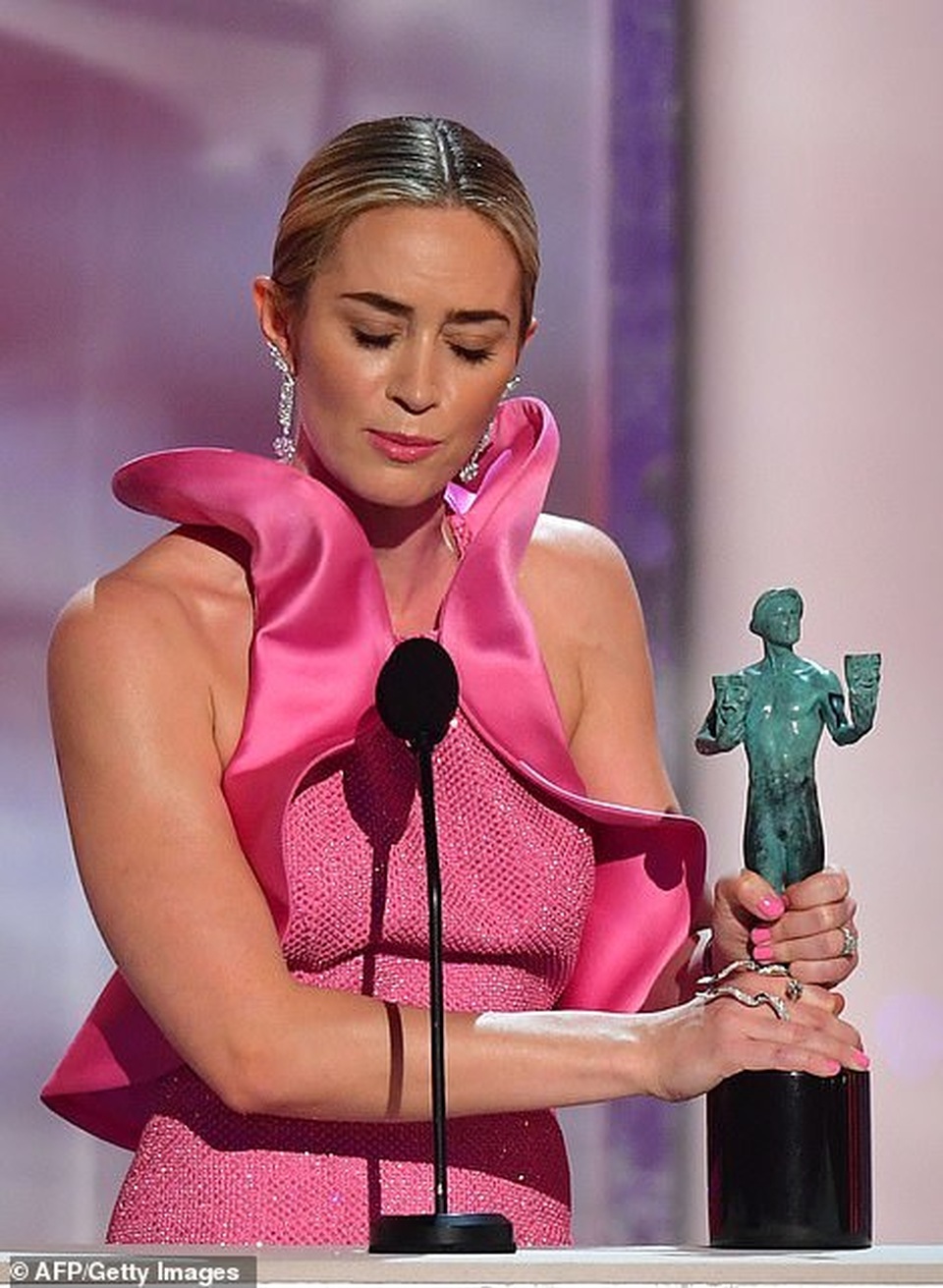 Chồng Emily Blunt rưng rưng lệ khi vợ nhận giải SAG - 1 Chồng Emily Blunt rưng rưng lệ khi vợ nhận giải SAG - 1