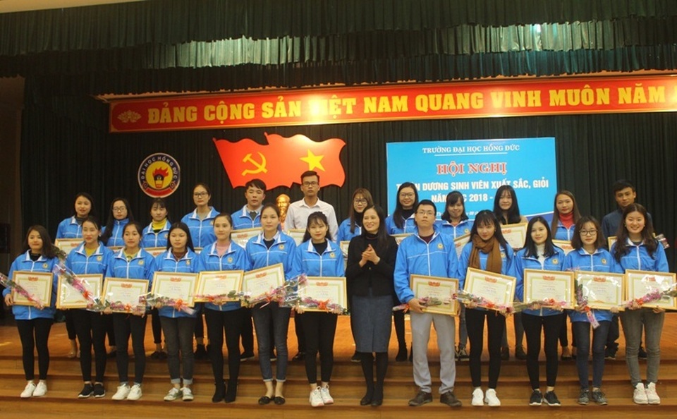 Thanh Hóa: Thu hút, tạo nguồn cán bộ từ sinh viên tốt nghiệp xuất sắc - 1 Thanh Hóa: Thu hút, tạo nguồn cán bộ từ sinh viên tốt nghiệp xuất sắc - 1