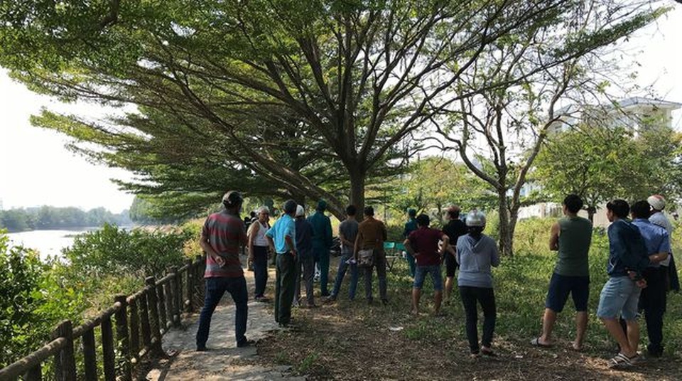 Thả cá tiễn ông Công ông Táo, 2 người ngã xuống sông chết đuối - 2 Thả cá tiễn ông Công ông Táo, 2 người ngã xuống sông chết đuối - 2