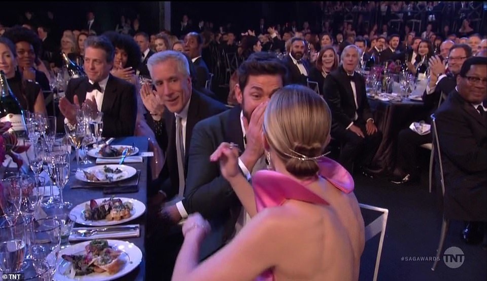 Chồng Emily Blunt rưng rưng lệ khi vợ nhận giải SAG - 9 Chồng Emily Blunt rưng rưng lệ khi vợ nhận giải SAG - 9