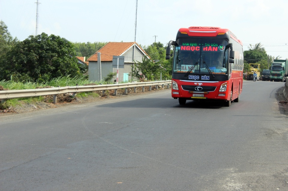 Quốc lộ chi chít ổ gà: Vá xong đường trước Tết - 2 Quốc lộ chi chít ổ gà: Vá xong đường trước Tết - 2