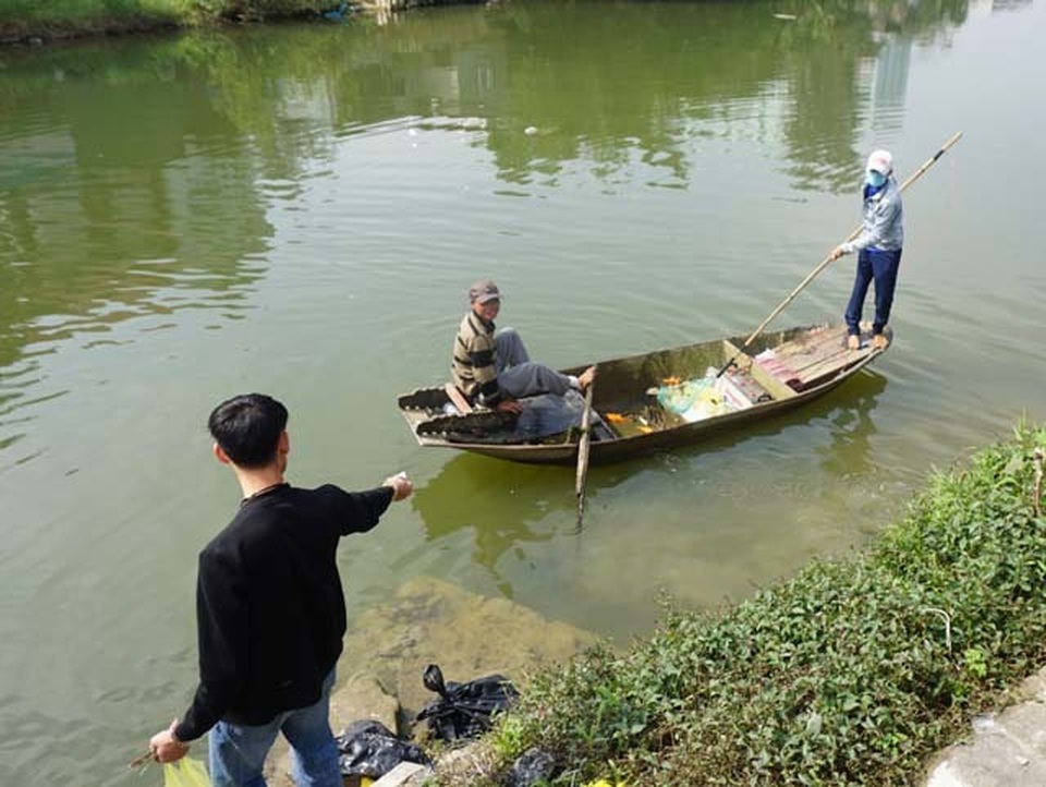 Nghịch cảnh người thả cá, người chờ sẵn... chích điện vợt cá! - 7 Nghịch cảnh người thả cá, người chờ sẵn... chích điện vợt cá! - 7
