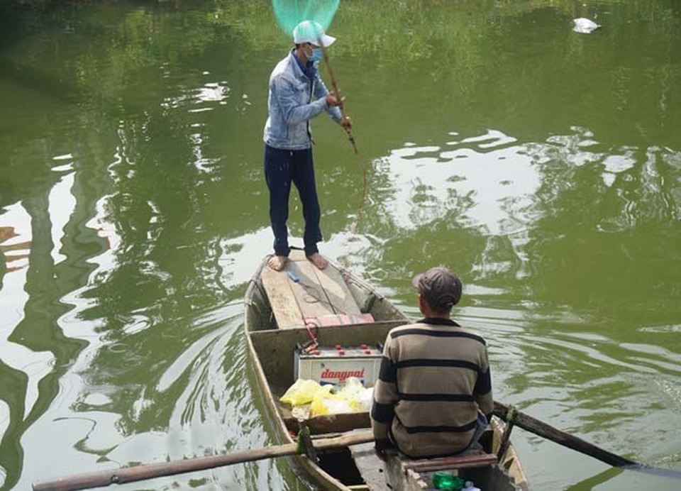 Nghịch cảnh người thả cá, người chờ sẵn... chích điện vợt cá! - 5 Nghịch cảnh người thả cá, người chờ sẵn... chích điện vợt cá! - 5
