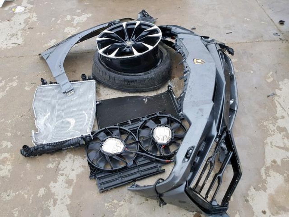 cb68b396-lamborghini-urus-auction-10.jpg cb68b396-lamborghini-urus-auction-10.jpg