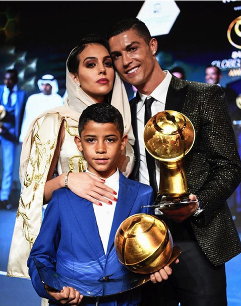 C.Ronaldo tỏ tình đầy lãng mạn nhân dịp sinh nhật bạn gái - 3 C.Ronaldo tỏ tình đầy lãng mạn nhân dịp sinh nhật bạn gái - 3