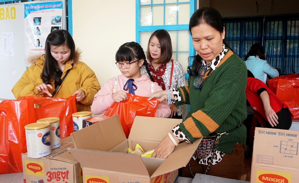 “Xuân ấm áp” đến với học sinh và giáo viên khó khăn ở Lâm Đồng - 1 “Xuân ấm áp” đến với học sinh và giáo viên khó khăn ở Lâm Đồng - 1