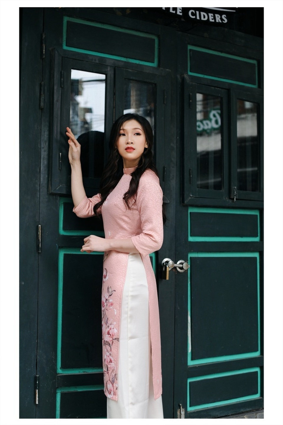 Phí Linh tiết lộ ngày Tết đặc biệt trong gia đình làm giò chả Ước Lễ nổi tiếng - 8 Phí Linh tiết lộ ngày Tết đặc biệt trong gia đình làm giò chả Ước Lễ nổi tiếng - 8
