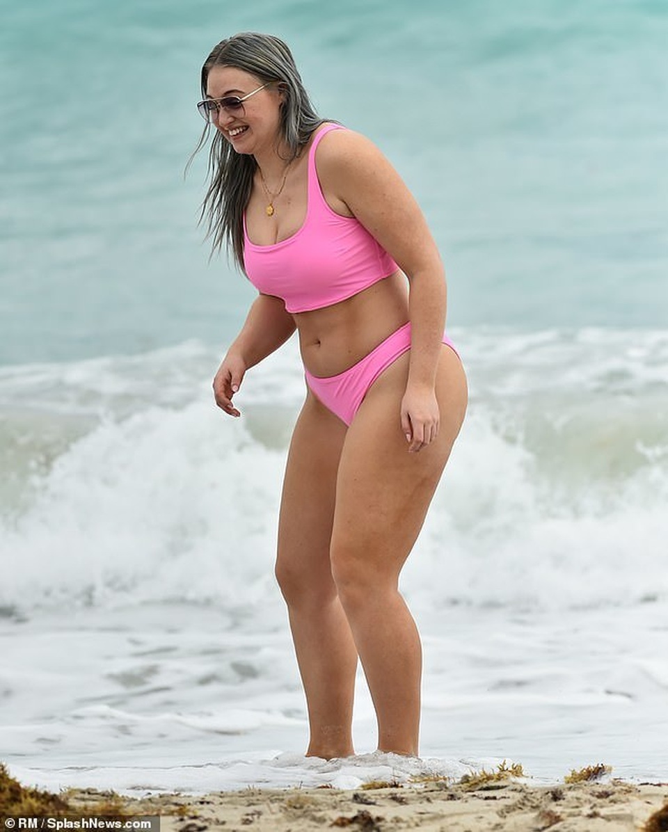 Iskra Lawrence khoe dáng nuột nà, đầy đặn - 4