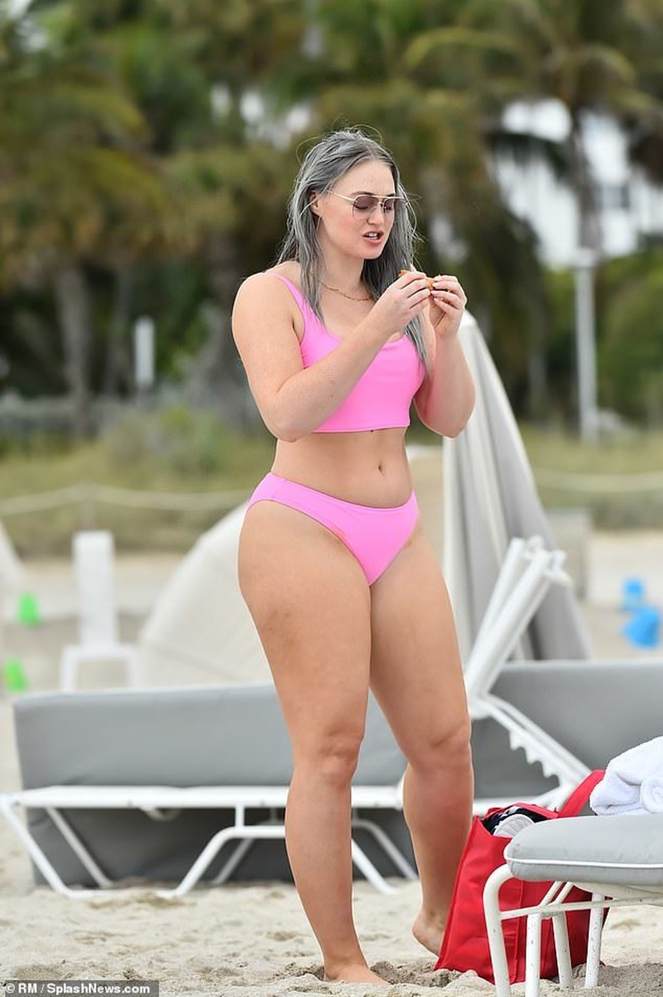 Iskra Lawrence khoe dáng nuột nà, đầy đặn - 6