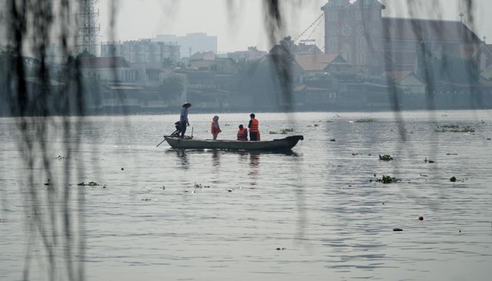 Nghịch cảnh người thả cá, người chờ sẵn... chích điện vợt cá! - 19 Nghịch cảnh người thả cá, người chờ sẵn... chích điện vợt cá! - 19