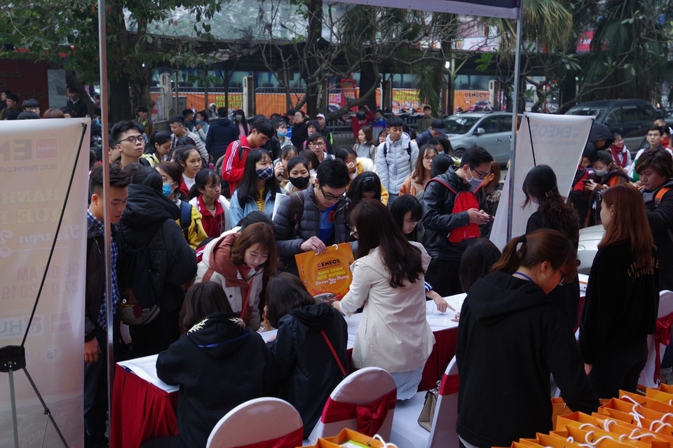 Gần 1000 sinh viên trên chuyến xe miễn phí về quê đón Tết - 1 Gần 1000 sinh viên trên chuyến xe miễn phí về quê đón Tết - 1