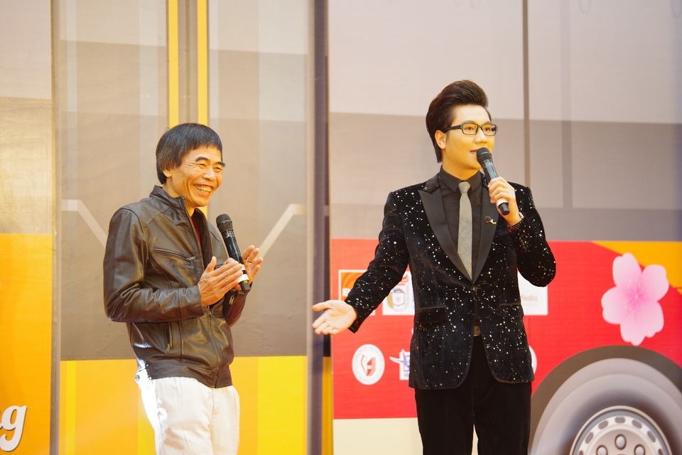 Gần 1000 sinh viên trên chuyến xe miễn phí về quê đón Tết - 4 Gần 1000 sinh viên trên chuyến xe miễn phí về quê đón Tết - 4