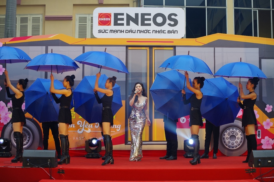 Gần 1000 sinh viên trên chuyến xe miễn phí về quê đón Tết - 5 Gần 1000 sinh viên trên chuyến xe miễn phí về quê đón Tết - 5