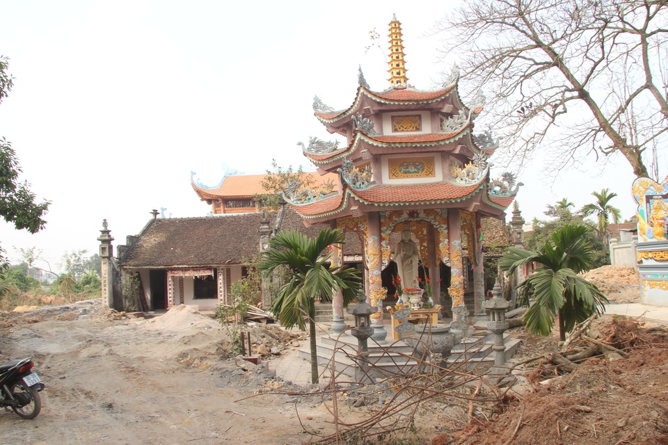 Ngôi chùa bề thế được xây dựng từ tiền bán... nhánh “cây sưa trăm tỷ” - 10 Ngôi chùa bề thế được xây dựng từ tiền bán... nhánh “cây sưa trăm tỷ” - 10
