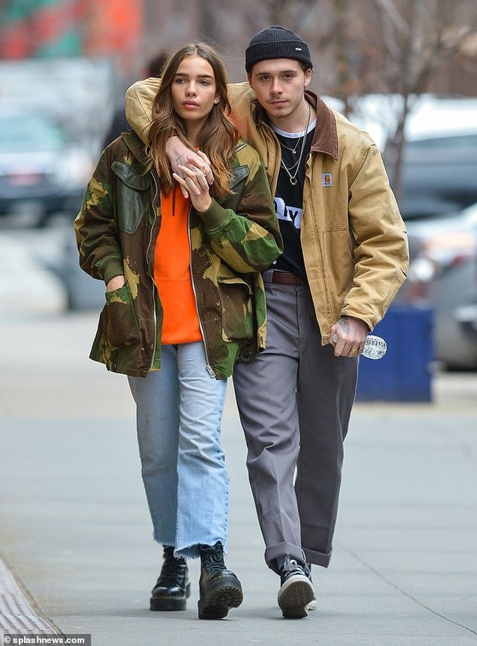 Brooklyn Beckham hôn bạn gái mới trên phố - 3 Brooklyn Beckham hôn bạn gái mới trên phố - 3