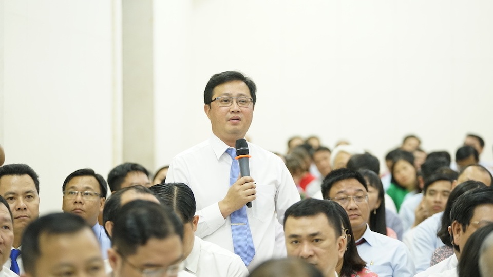 Chủ tịch TPHCM đặt hàng giải pháp quản lý người nước ngoài - 3 Chủ tịch TPHCM đặt hàng giải pháp quản lý người nước ngoài - 3