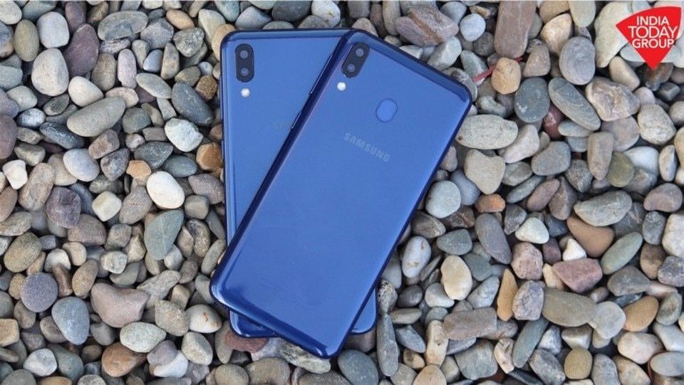 Smartphone đầu tiên sở hữu “màn hình tai thỏ” của Samsung trình làng - 3 Smartphone đầu tiên sở hữu “màn hình tai thỏ” của Samsung trình làng - 3