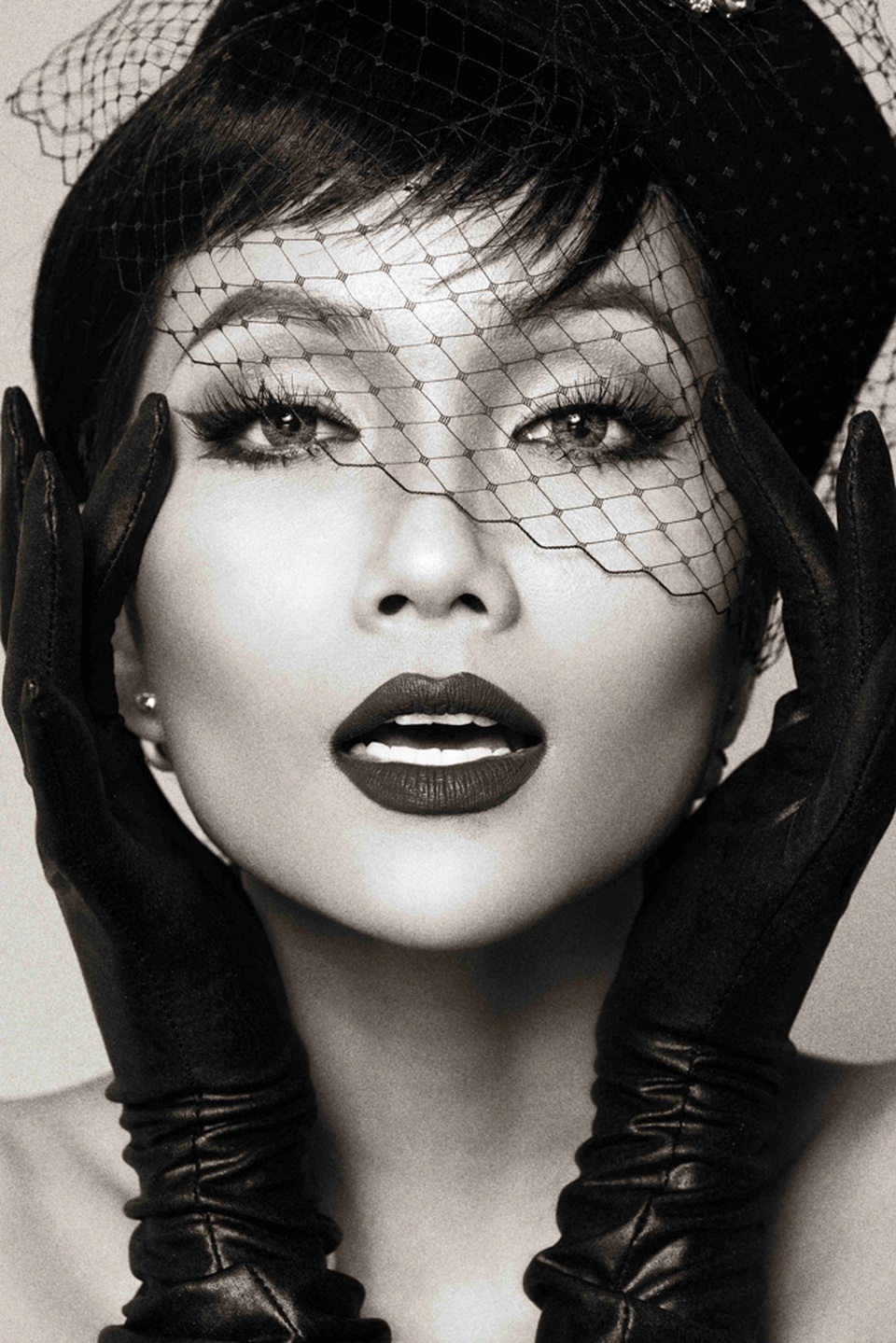Giành giải “Timeless Beauty”, H’Hen Niê tung bộ ảnh khẳng định sắc đẹp vượt thời gian - 2 Giành giải “Timeless Beauty”, H’Hen Niê tung bộ ảnh khẳng định sắc đẹp vượt thời gian - 2