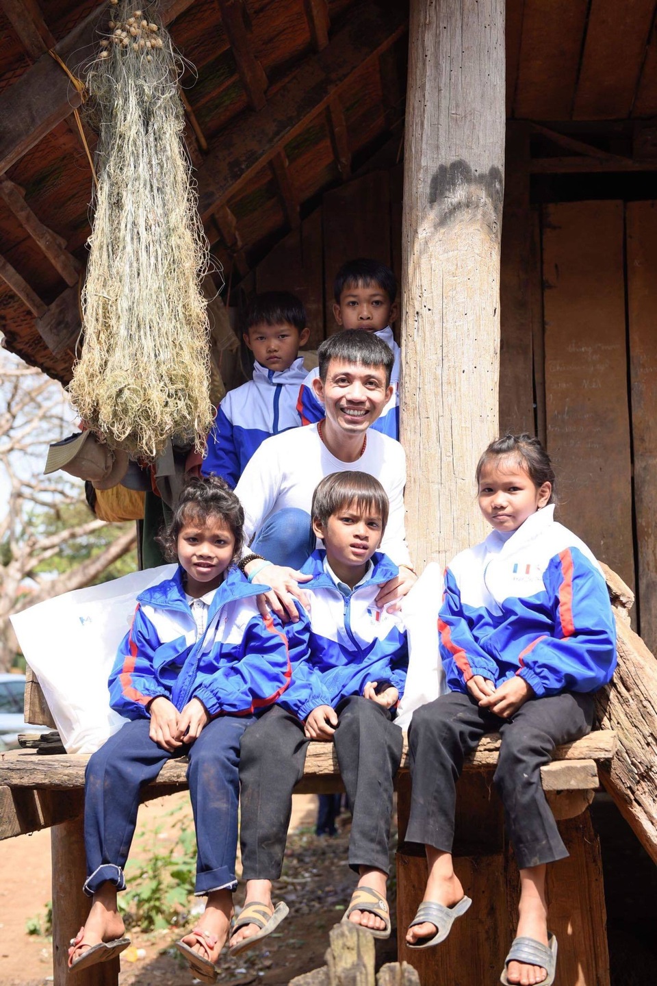 Nhựa Long Thành trao quà Tết cho huyện nghèo Đắk Lắk - 2 Nhựa Long Thành trao quà Tết cho huyện nghèo Đắk Lắk - 2