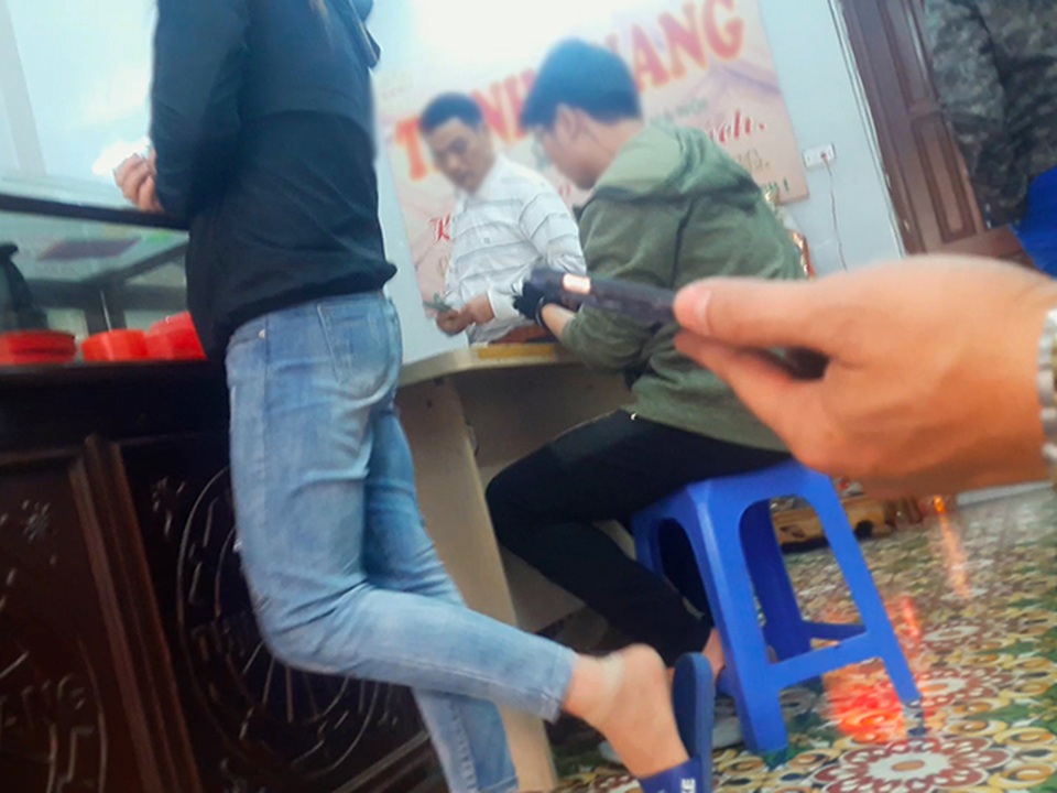 Phí đổi tiền lẻ “chợ đen” giá “trên trời”: Đổi 1 triệu mệnh giá 500 đồng mất phí 7 triệu đồng - 2 Phí đổi tiền lẻ “chợ đen” giá “trên trời”: Đổi 1 triệu mệnh giá 500 đồng mất phí 7 triệu đồng - 2
