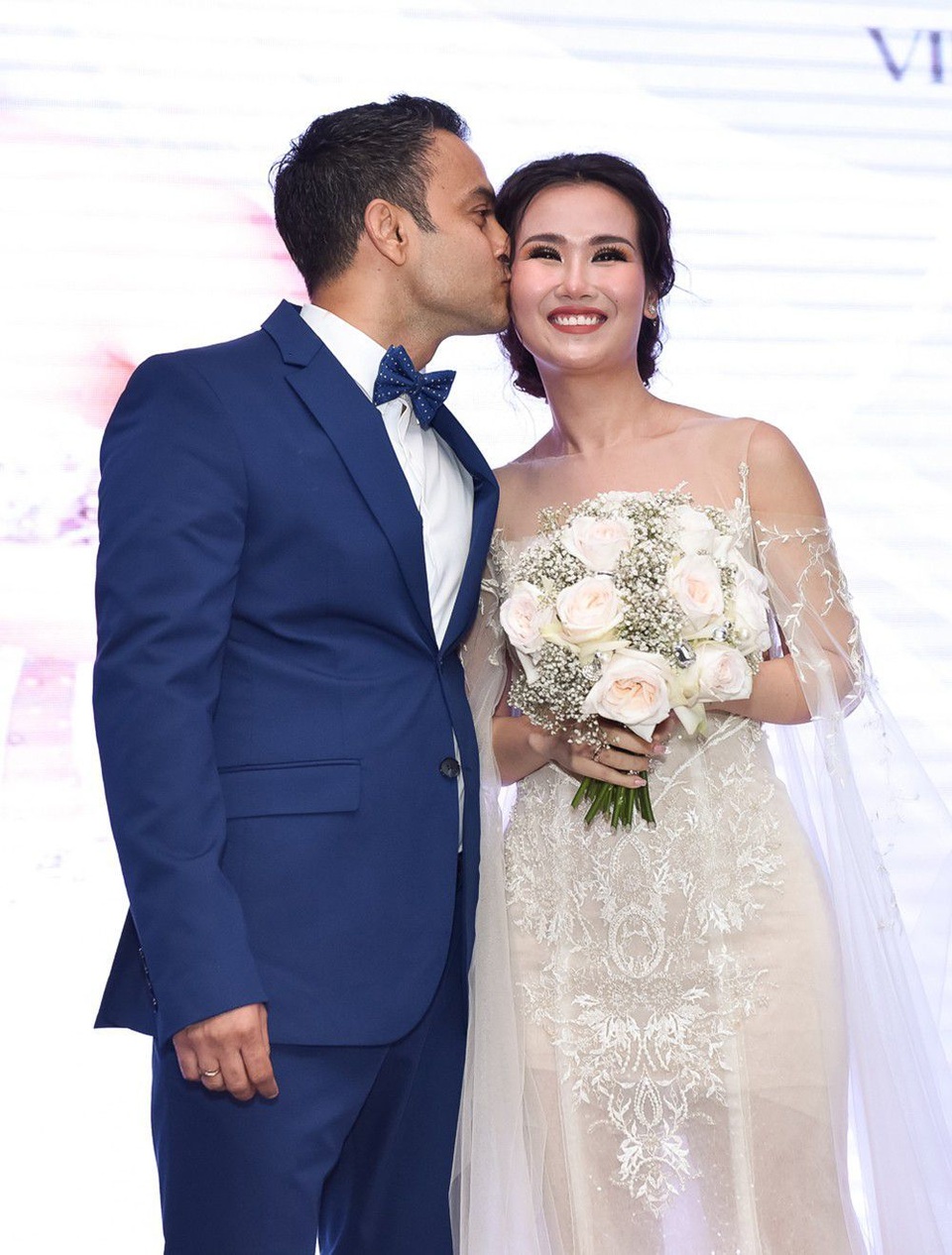 Những đám cưới bất ngờ của sao Việt ngày cuối năm - 7 Những đám cưới bất ngờ của sao Việt ngày cuối năm - 7