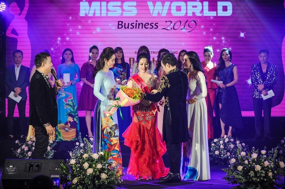 3 HOA HAU 2019.jpg 3 HOA HAU 2019.jpg