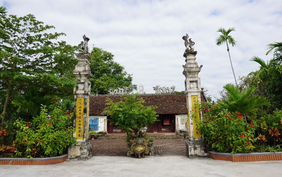 den tho Ngo Tri Hoa - Ngo Si Vinh.jpg den tho Ngo Tri Hoa - Ngo Si Vinh.jpg