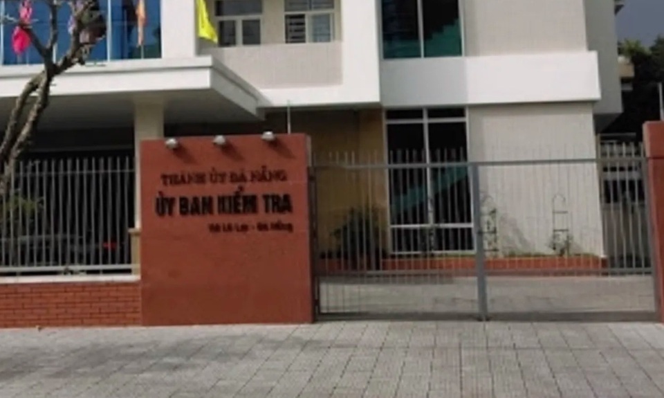 Đà Nẵng: Phó Bí thư quận vừa nhận kỷ luật xin nghỉ công tác - 1 Đà Nẵng: Phó Bí thư quận vừa nhận kỷ luật xin nghỉ công tác - 1