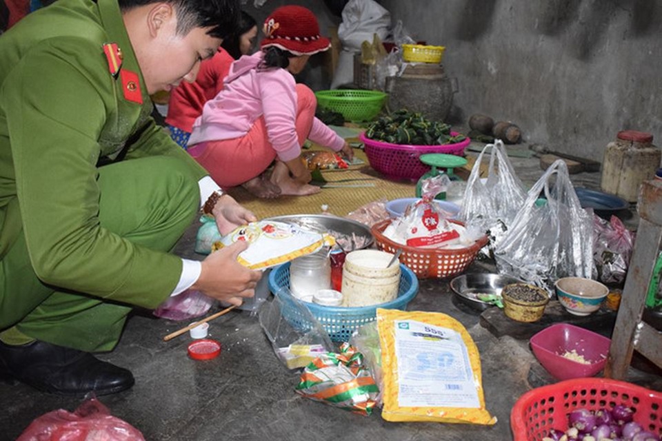 Phat hien co so nem cha tai Hue dung han the 1.jpg Phat hien co so nem cha tai Hue dung han the 1.jpg