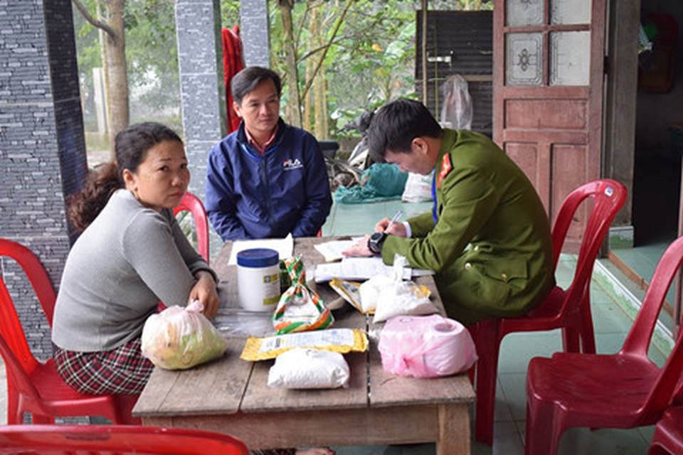 Phat hien co so nem cha tai Hue dung han the 2.jpg Phat hien co so nem cha tai Hue dung han the 2.jpg