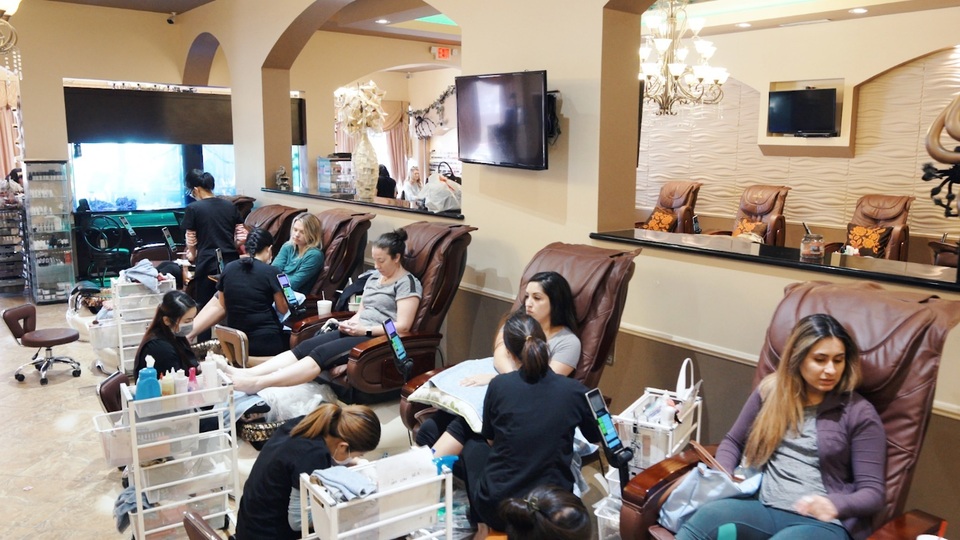 Ông chủ gốc Việt và bí mật đằng sau thành công của tiệm nail đón 10.000 khách mỗi tháng - 2 Ông chủ gốc Việt và bí mật đằng sau thành công của tiệm nail đón 10.000 khách mỗi tháng - 2