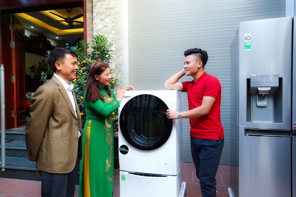 Quang Hải chia sẻ câu chuyện xúc động về mẹ những ngày giáp Tết - 2 Quang Hải chia sẻ câu chuyện xúc động về mẹ những ngày giáp Tết - 2