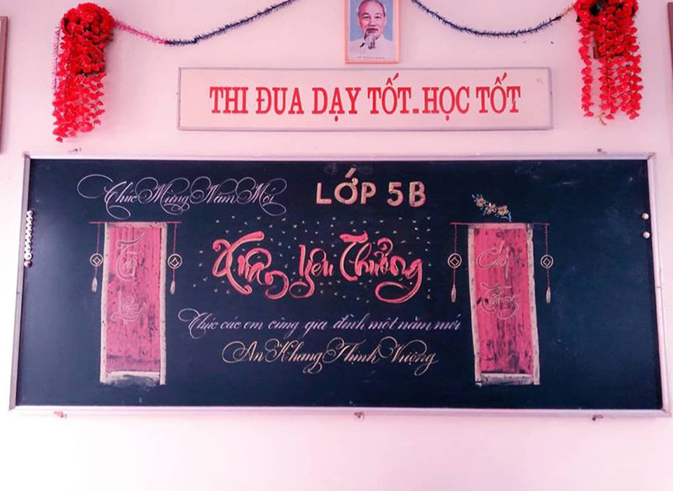 Thầy giáo trường làng thổi hồn Tết vào những tấm bảng - 3 Thầy giáo trường làng thổi hồn Tết vào những tấm bảng - 3