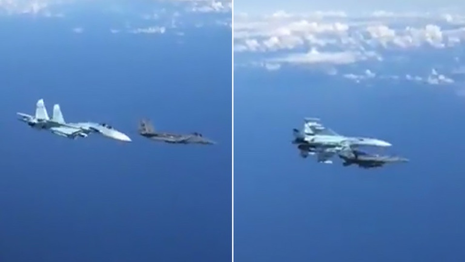 Khoảnh khắc Su-27 Nga tạt đầu, chặn máy bay F-15 - 1 Khoảnh khắc Su-27 Nga tạt đầu, chặn máy bay F-15 - 1
