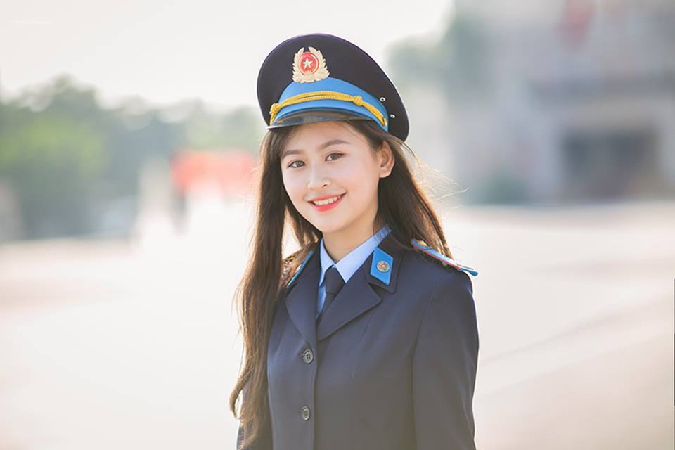 donghoanganh.jpg donghoanganh.jpg