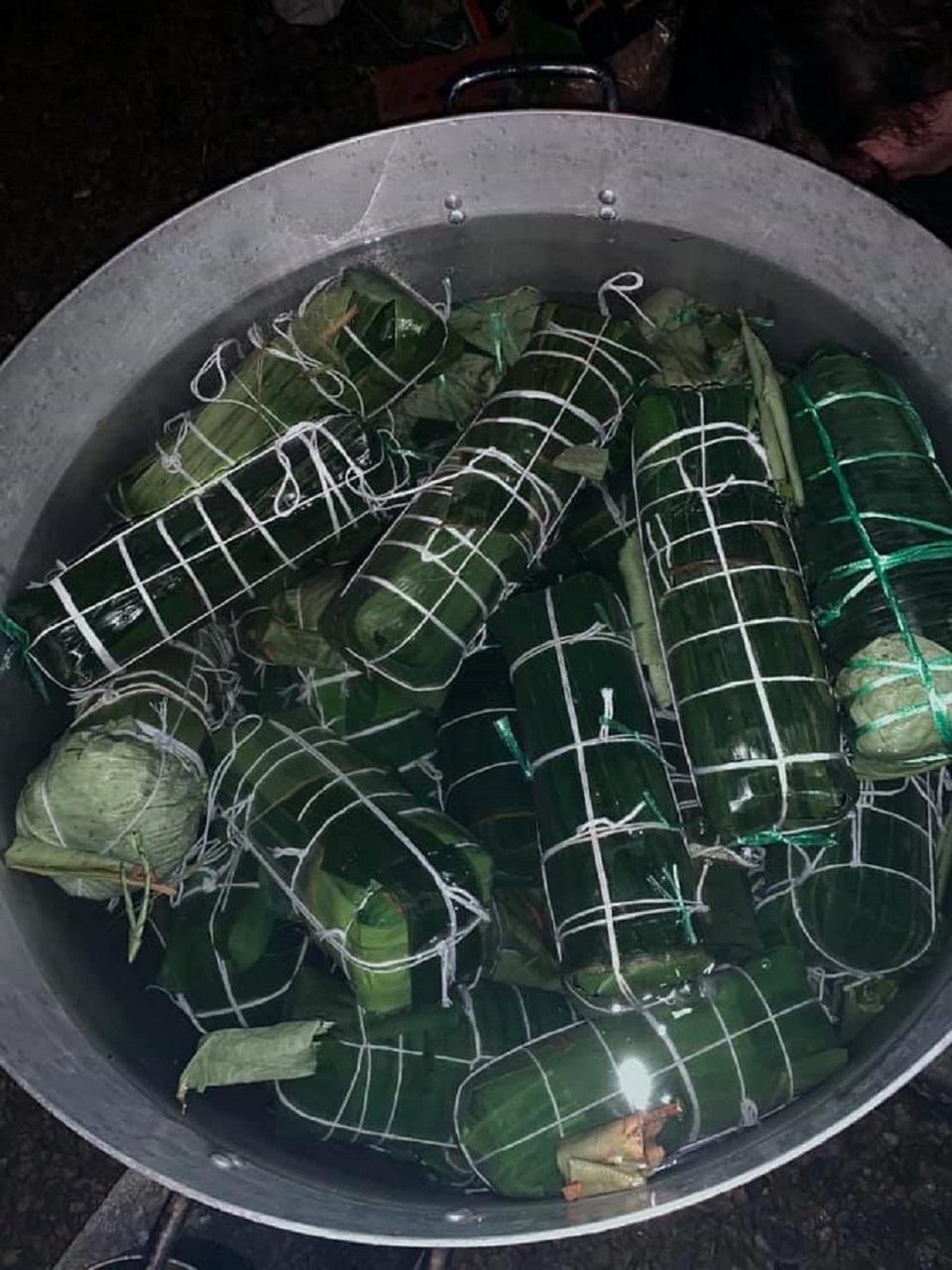 Du học sinh Việt tại Anh quây quần gói bánh chưng, đón Tết nguyên đán - 7 Du học sinh Việt tại Anh quây quần gói bánh chưng, đón Tết nguyên đán - 7