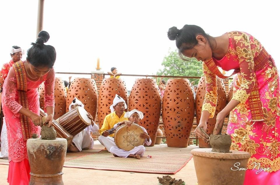 Làng gốm Bàu Trúc tất bật chuẩn bị đón khách Tết - 1 Làng gốm Bàu Trúc tất bật chuẩn bị đón khách Tết - 1