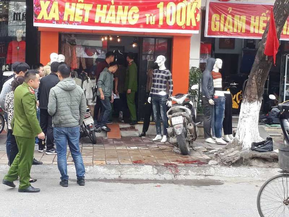 Hai người xin điều trị phơi nhiễm HIV vì đưa nạn nhân bị chém đi cấp cứu - 1