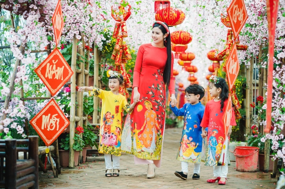 Hoa hau Ngoc Han2.jpg Hoa hau Ngoc Han2.jpg
