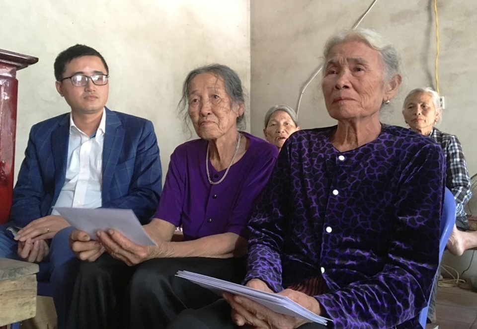 Báo Dân trí tặng quà Tết đến các nữ dân quân Anh hùng - 4 Báo Dân trí tặng quà Tết đến các nữ dân quân Anh hùng - 4