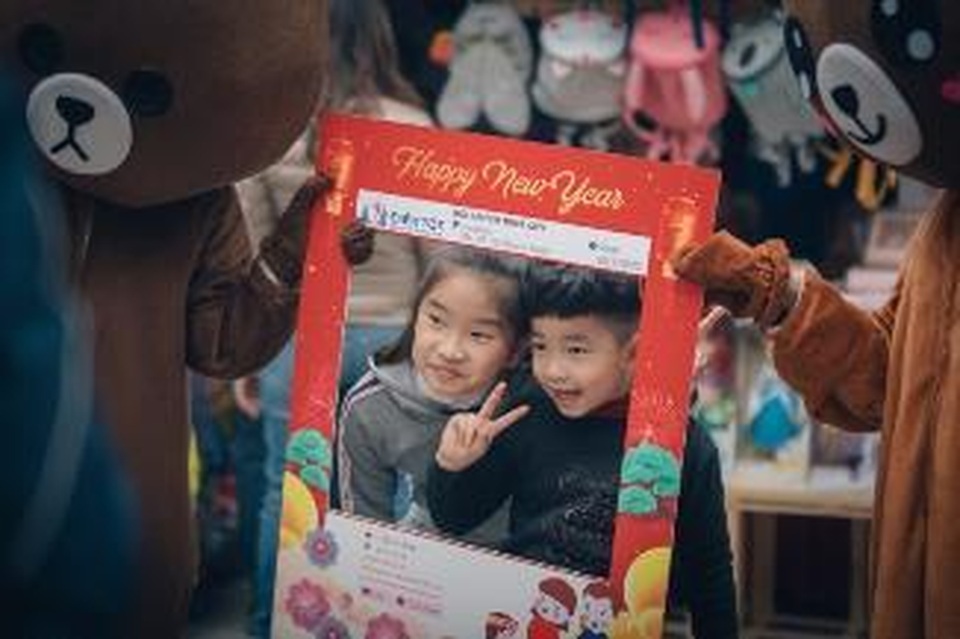 Mai đào khoe sắc rực rỡ khắp các khu đô thị Vinhomes - 6 Mai đào khoe sắc rực rỡ khắp các khu đô thị Vinhomes - 6