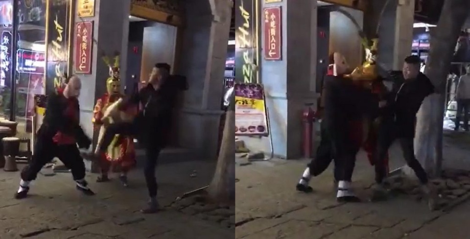“Tôn Ngộ Không” và “Trư Bát Giới” đánh du khách gây náo loạn trên phố - 1 “Tôn Ngộ Không” và “Trư Bát Giới” đánh du khách gây náo loạn trên phố - 1