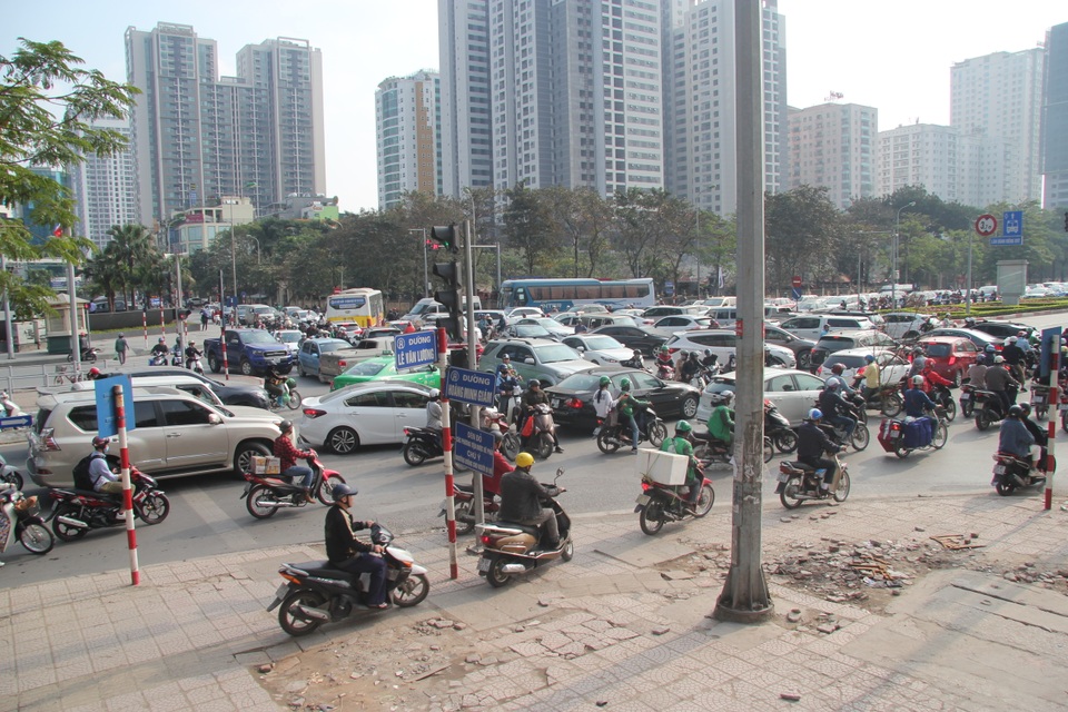 8.giao thong ha noi.JPG 8.giao thong ha noi.JPG