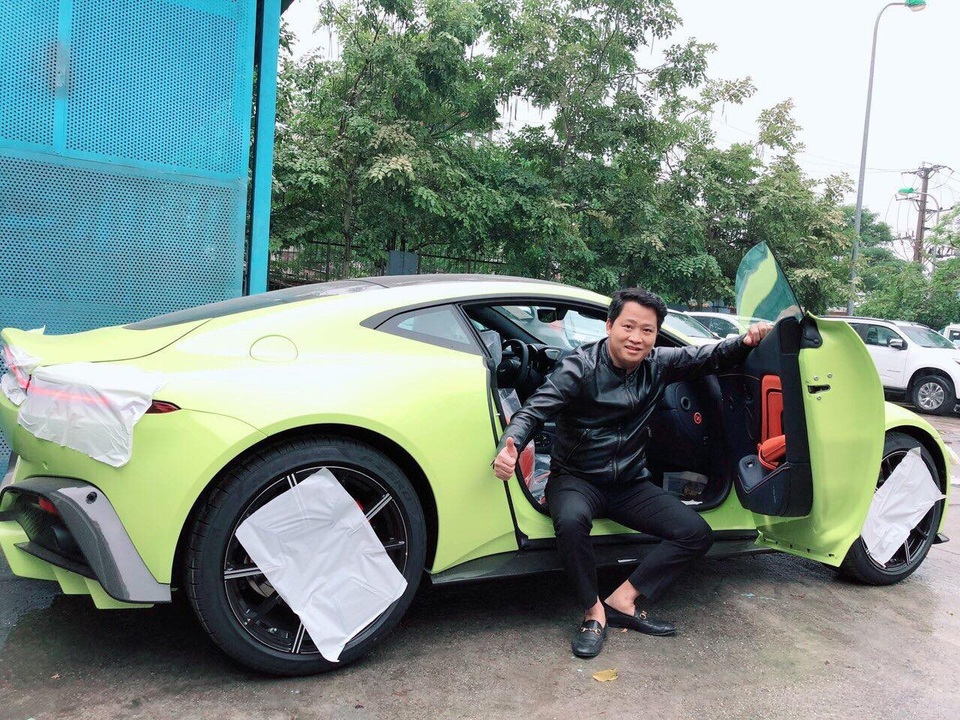 Đại gia Hoàng Kim Khánh lại chơi trội trưng dàn siêu xe “chẳng giống ai” - 2 Đại gia Hoàng Kim Khánh lại chơi trội trưng dàn siêu xe “chẳng giống ai” - 2