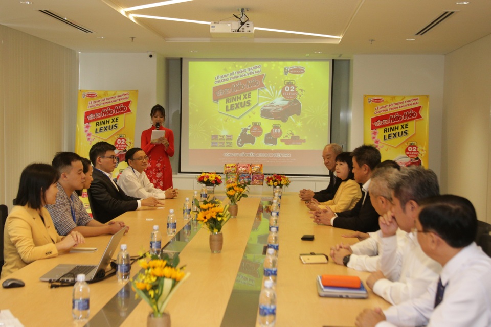 Lộ diện chủ nhân rinh xe Lexus đầu tiên của Hảo Hảo - 1