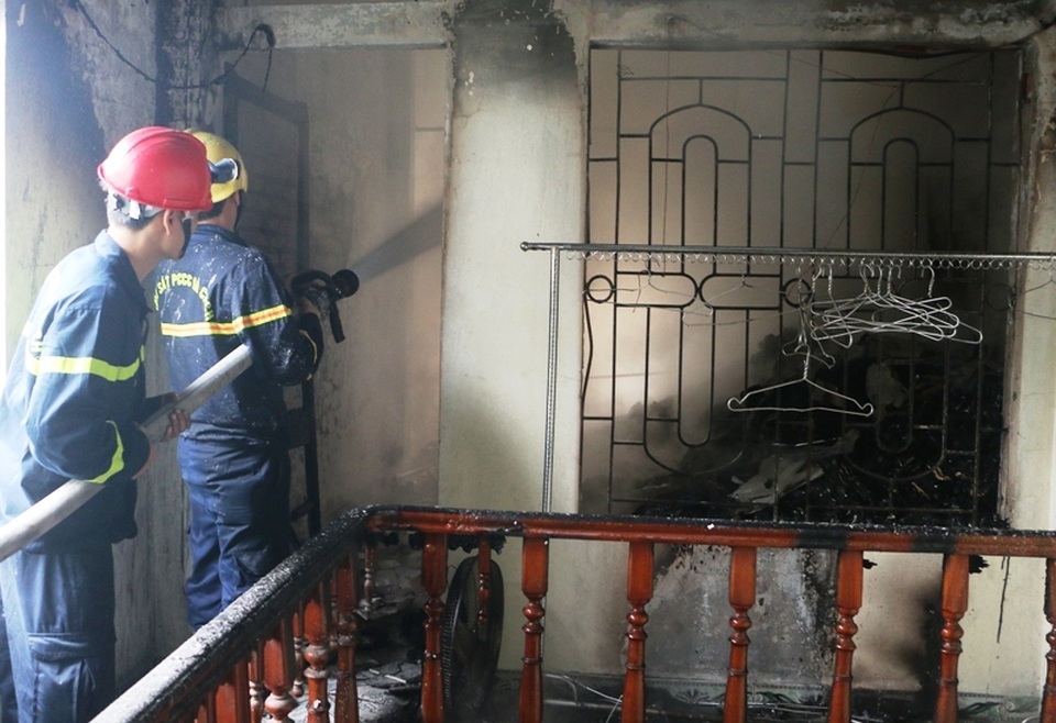 Cháy ngay sát khu chợ lớn nhất thành phố Thanh Hóa - 3 Cháy ngay sát khu chợ lớn nhất thành phố Thanh Hóa - 3