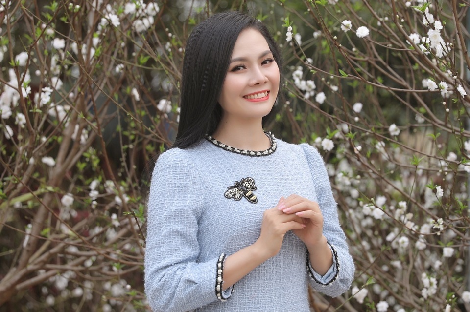 Cùng Sao mai Lương Nguyệt Anh ngắm bạch đào quý hiếm đắt gấp 10 lần đào thường - 6 Cùng Sao mai Lương Nguyệt Anh ngắm bạch đào quý hiếm đắt gấp 10 lần đào thường - 6