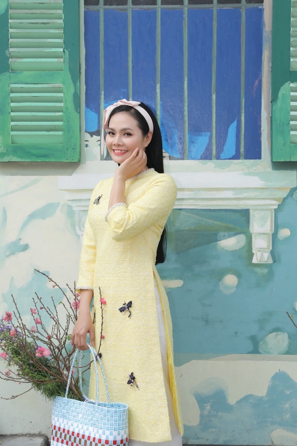 Cùng Sao mai Lương Nguyệt Anh ngắm bạch đào quý hiếm đắt gấp 10 lần đào thường - 10 Cùng Sao mai Lương Nguyệt Anh ngắm bạch đào quý hiếm đắt gấp 10 lần đào thường - 10