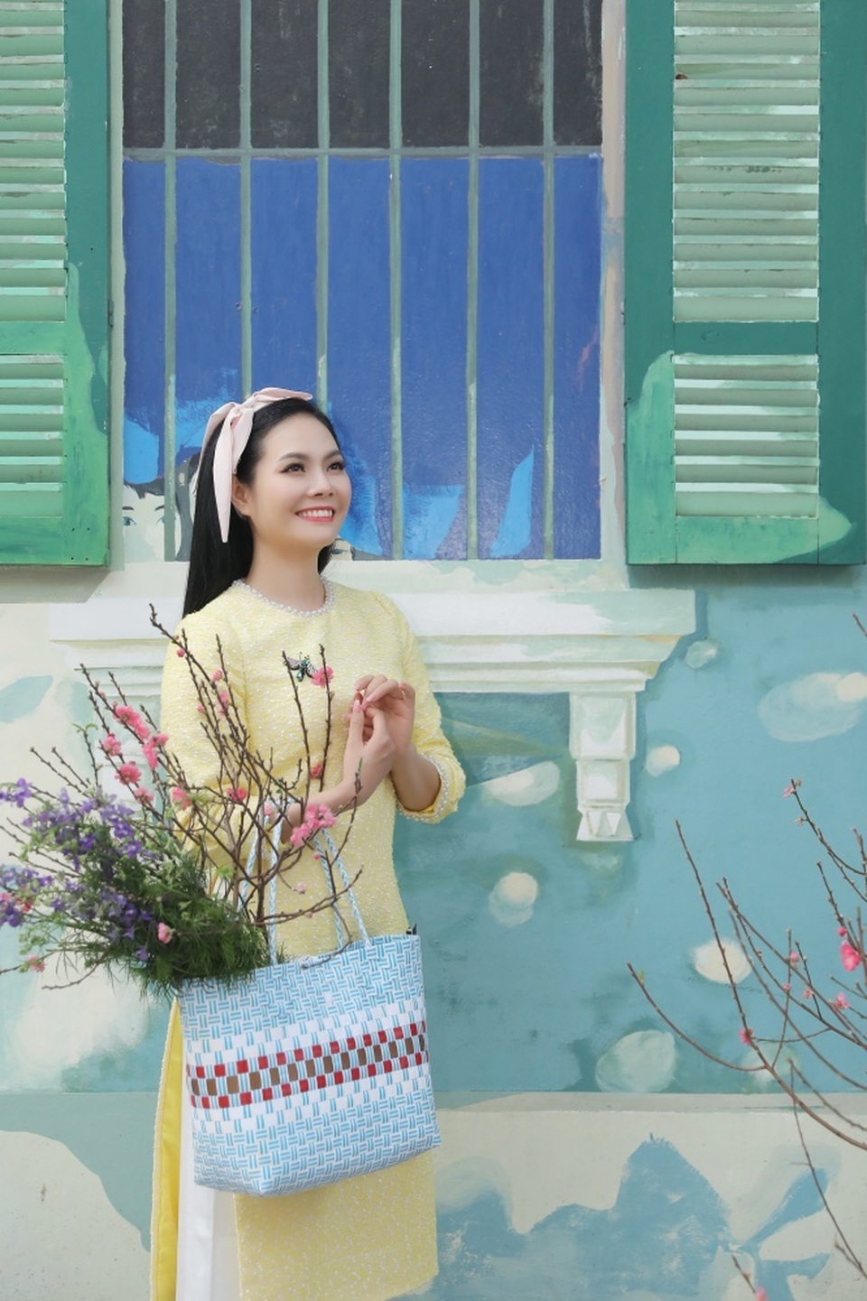Cùng Sao mai Lương Nguyệt Anh ngắm bạch đào quý hiếm đắt gấp 10 lần đào thường - 2 Cùng Sao mai Lương Nguyệt Anh ngắm bạch đào quý hiếm đắt gấp 10 lần đào thường - 2