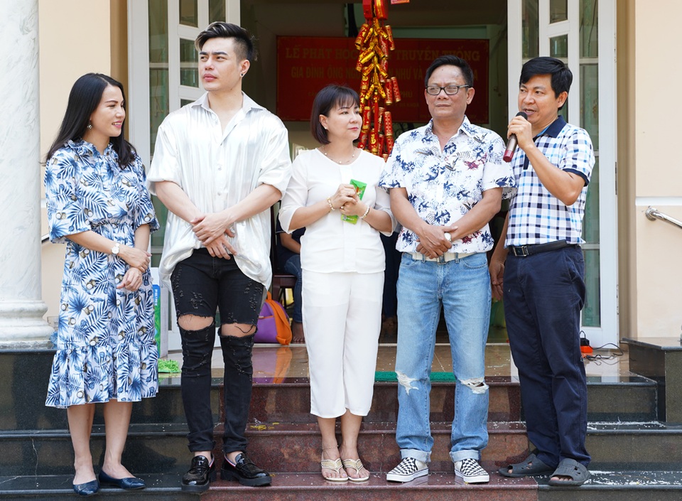 MC Trúc Thy - Bảo Lâm - TS - BS Nguyễn La Phương Thảo - Tấn Hoàng - TS - BS Nguyễn Thanh Hải.JPG MC Trúc Thy - Bảo Lâm - TS - BS Nguyễn La Phương Thảo - Tấn Hoàng - TS - BS Nguyễn Thanh Hải.JPG